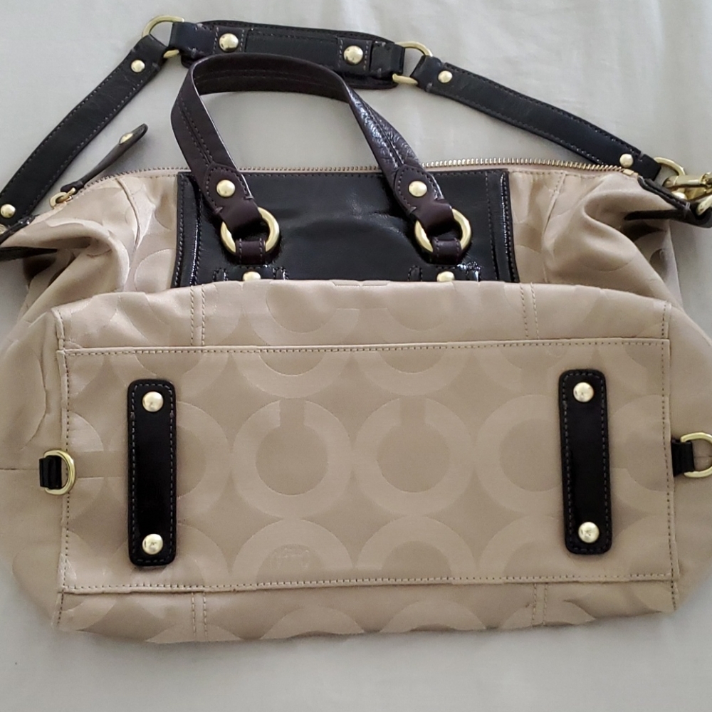 Coach Handbag - Picture 3 of 7